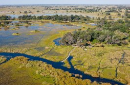 botswana-african-safari-airplane